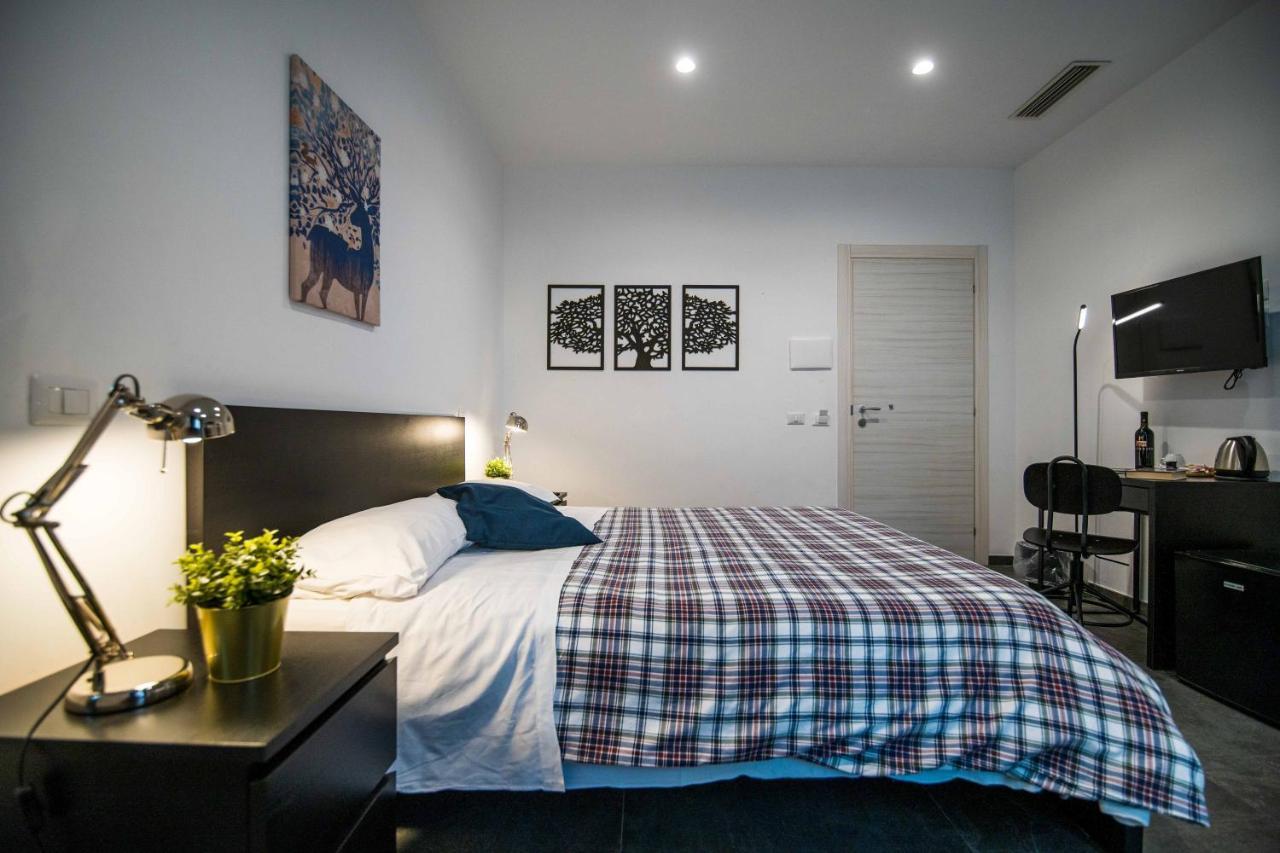 กวัตโตร บริกันติ Bed & Breakfast ซาแลร์โน ภายนอก รูปภาพ
